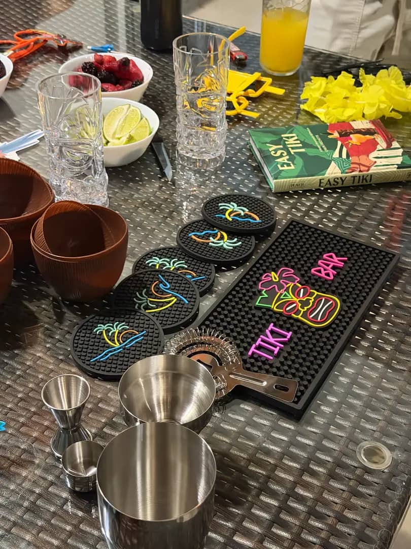 tiki o clock