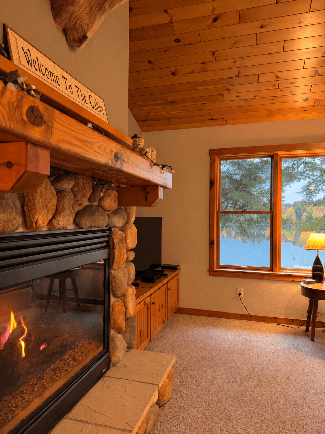 Honey Bear Hideaway Cabin B + Lakefront