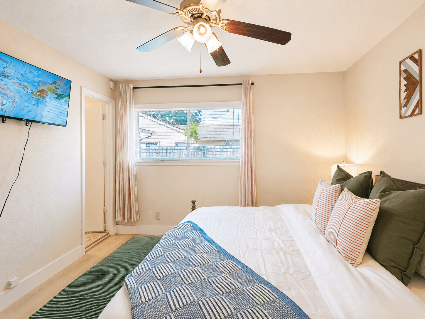 The Sagewood Stay | King Bed, Smart TVs, Coffee